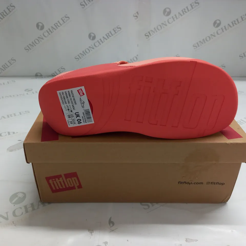 BOXED PAIR OF FITFLOP WALKSTAR TOE POST SANDALS IN SUNSHINE CORAL - UK 6