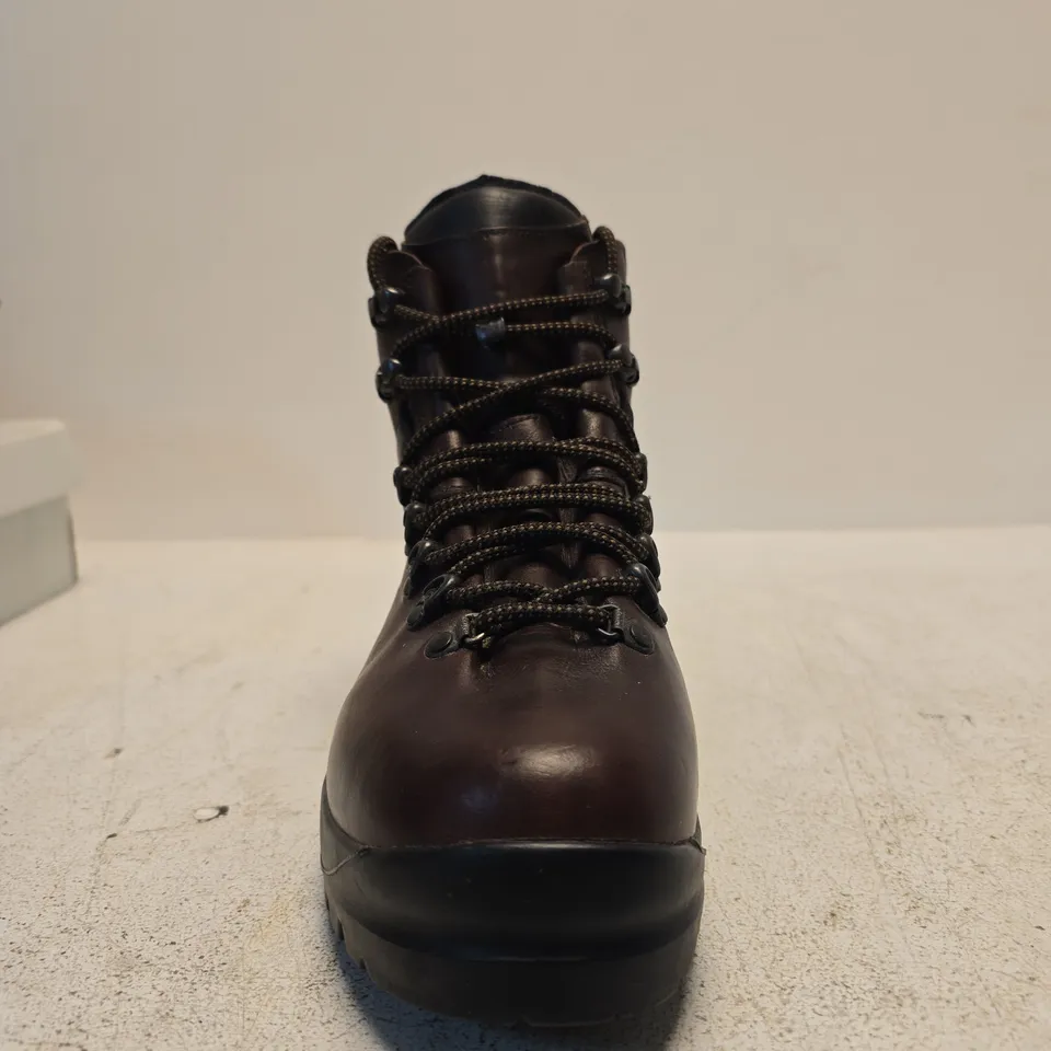 SCARPA HIKING BOOTS – EU 43 (UK 9)