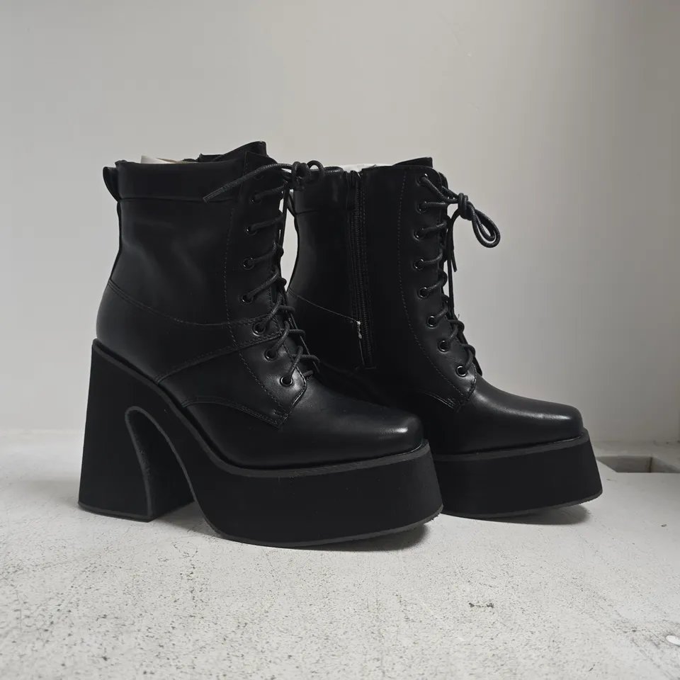 BOXED PAIR OF SEDAI PLATFORM BLOCK HEEL ANKLE BOOTS IN BLACK SIZE 6