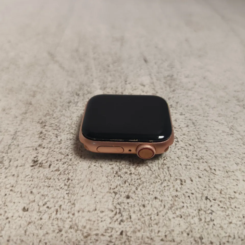 APPLE WATCH SERIES 6 A2375