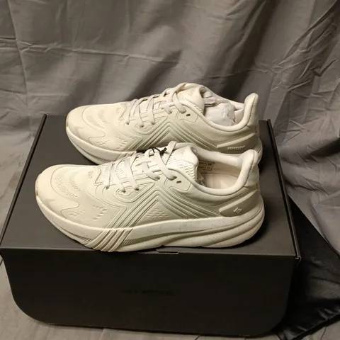 ARC-1 RUNNER SNEAKERS – CREAM/WHITE, UK 9 (EU 43) – BOXED