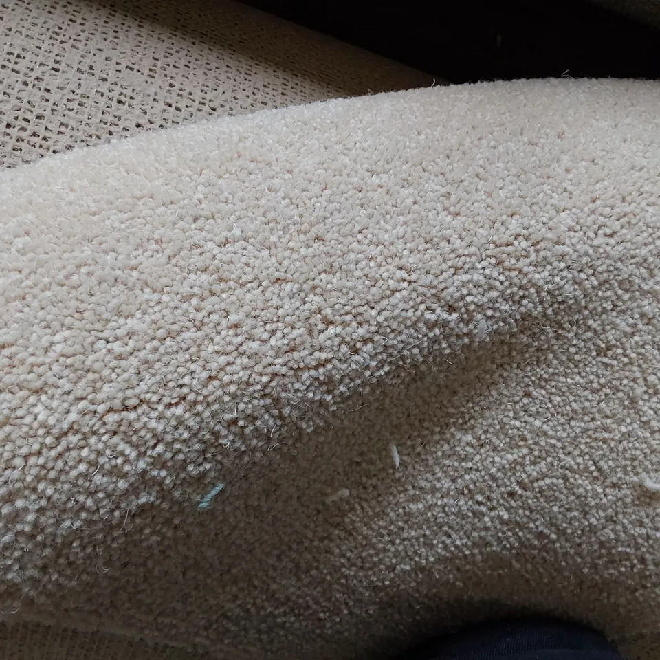 ROLL OF QUALITY WORCESTER COMBERTON CREAM CARPET APPROXIMATELY 4M × 5.5M 