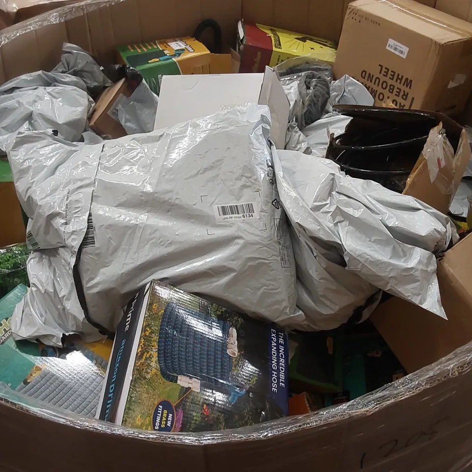 PALLET TO CONTAIN A LARGE ASSORTMENT OF GARDEN HOSE PRODUCTS