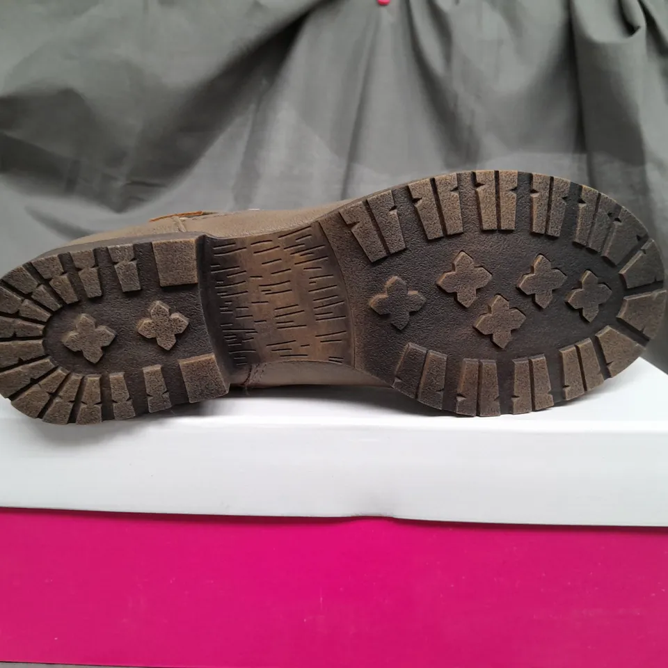 BOX OF APPROX 12 JUSTFAB BRYARA HIGH TOP BOOTS IN VARIOUS SIZES