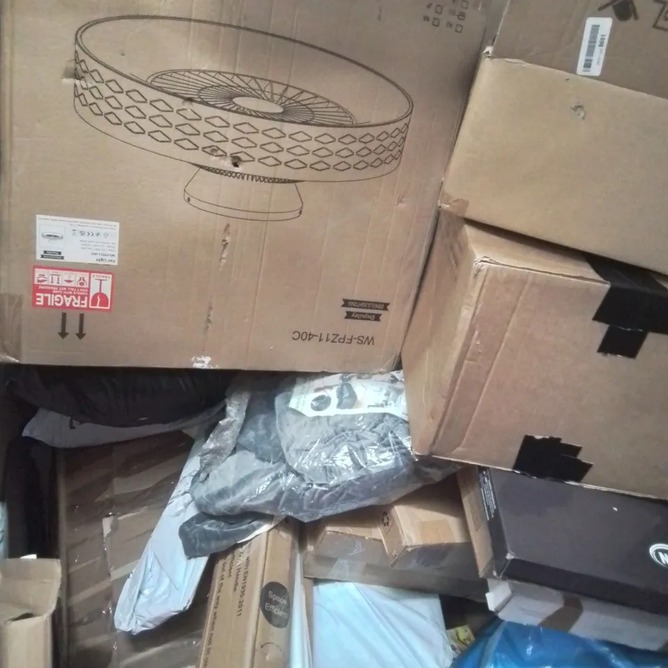 PALLET OF ASSORTED HOUSEHOLD ITEMS TO INCLUDE LAUNDRY BASKET, ELHO PLANTERS AND TOILET SEATS