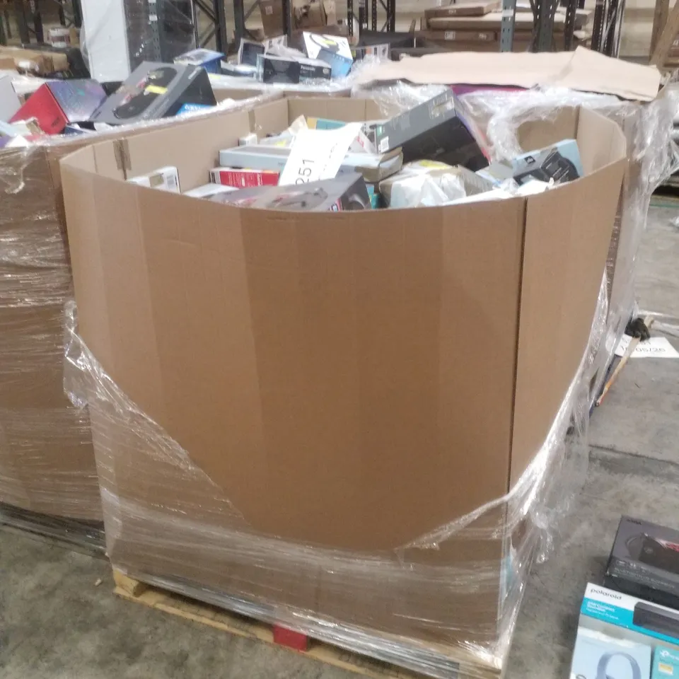 PALLET CONTAINING ASSORTED ELECTRICAL RETURNS INCLUDING BLUETOOTH BOOMBOX, GAMING HEADSET, AERIAL, WIFI EXTENDER & GIGABIT POWERLINE STARTER KIT