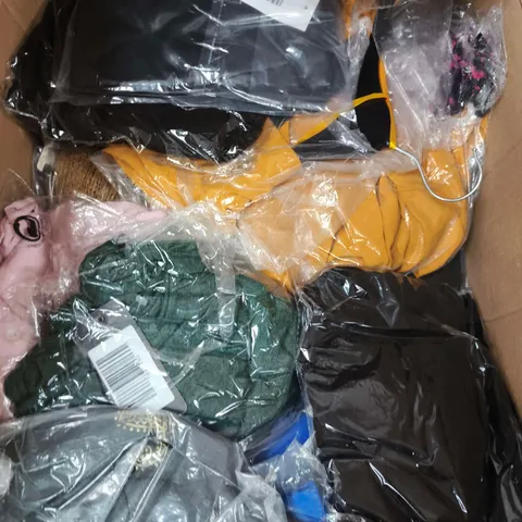 APPROXIMATELY 20 ASSORTED WOMENS CLOTHING ITEMS IN VARIOUS SIZES & STYLES