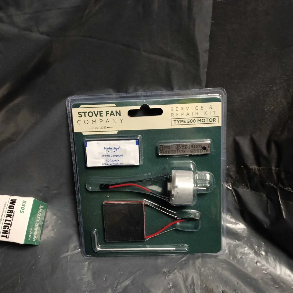 BOX OF APPROXIMATELY 20 ASSORTED ITEMS TO INCLUDE: MULTIMETER, WORKLIGHT AND MOTOR REPAIR KIT