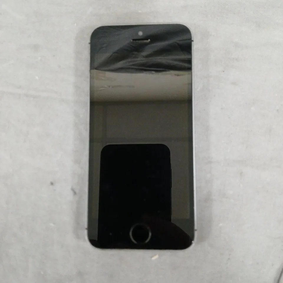 APPLE IPHONE 5S 16GB SPACE GREY – UNLOCKED. PHONE DOES NOT POWER ON