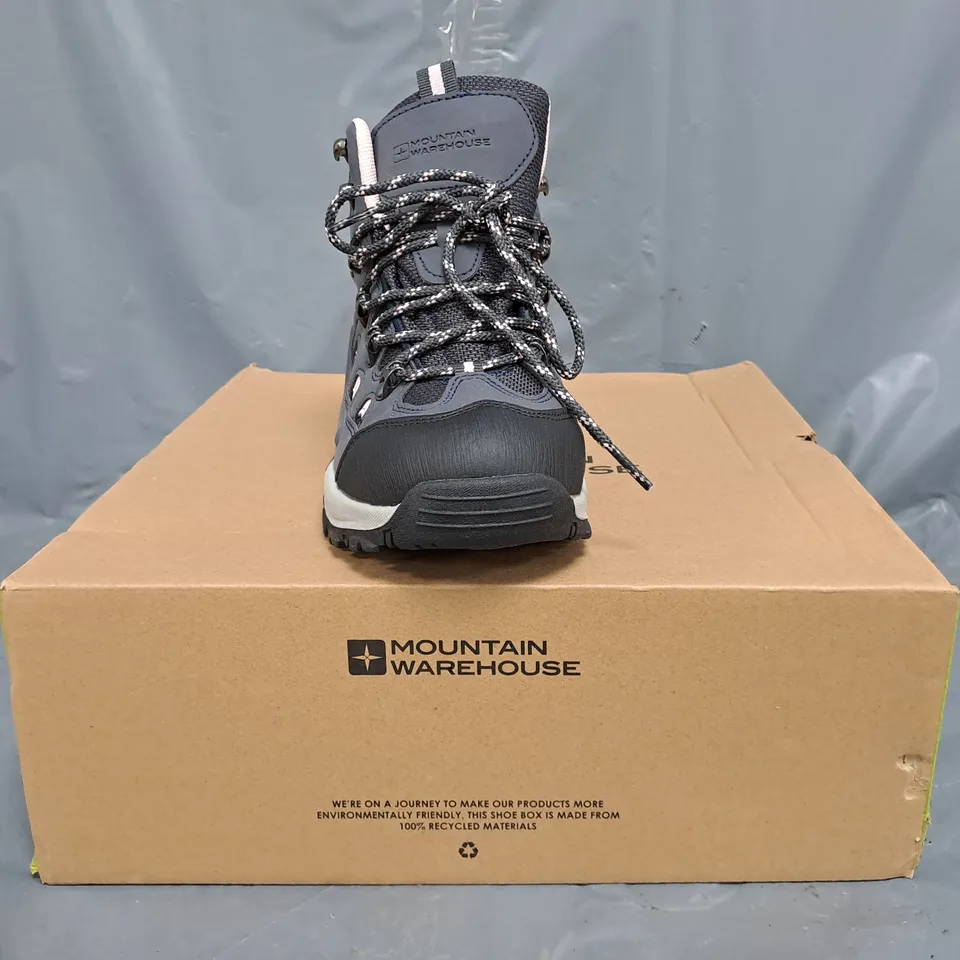 BOXED PAIR OF MOUNTAIN WAREHOUSE ADVENTURER WOMEN'S WATERPROOF WALKING BOOTS IN DARK PURPLE SIZE UK 4