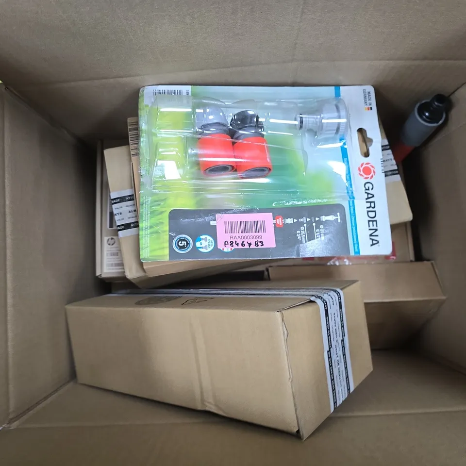 APPROXIMATELY 8 ASSORTED ITEMS TO INCLUDE MULTIPURPOSE FEEDER TRAY, GARDENA ECOLINE BASIC SET, CLAMP LEVER, ETC