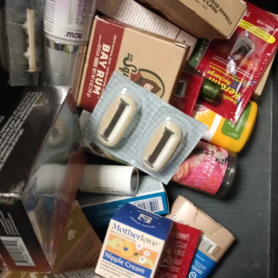 APPROXIMATELY 20 ASSORTED HEALTH & BEAUTY PRODUCTS TO INCLUDE ABS GEL, COCONUT OIL LOTION, SQUATCH SOAP ETC 