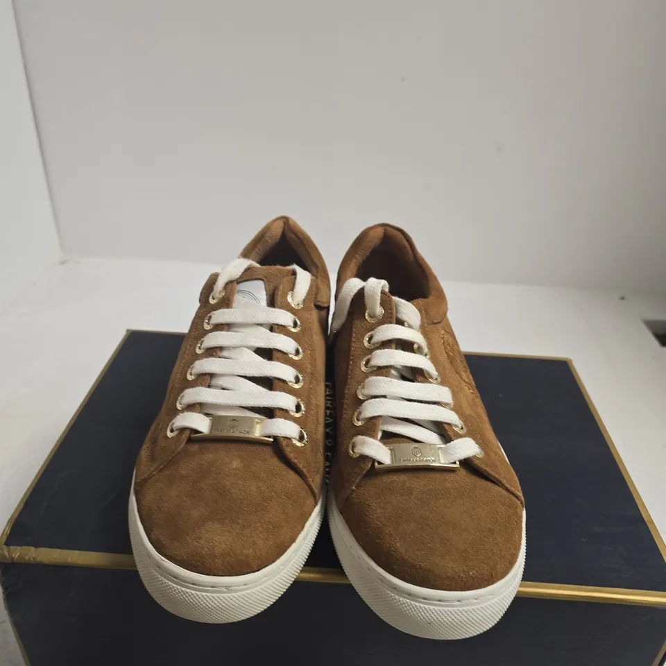 BOXED PAIR OF FAIRFAX & FAVOR RICHMOND TRAINER TAN SUEDE – UK 38