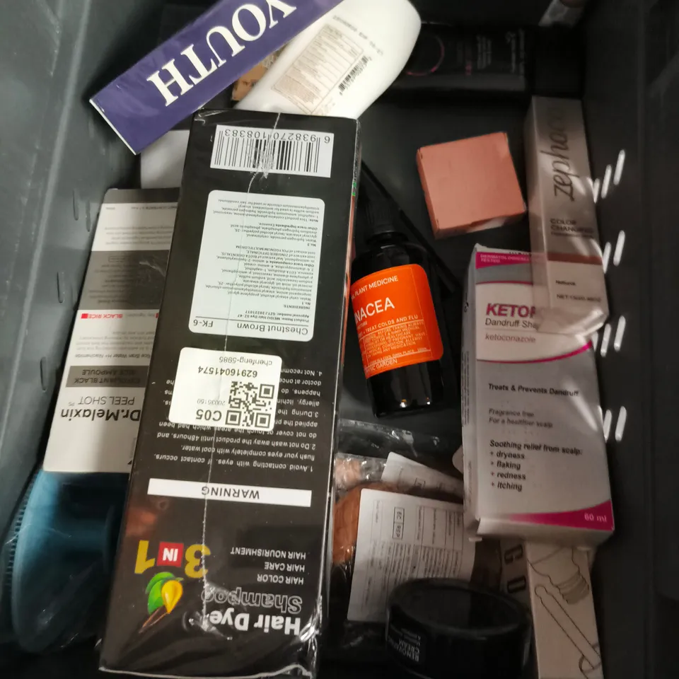 APPROXIMATEY 20 ASSORTED HEALTH AND BEAUTY PRODUCTS TO INCLUDE - CAREX HAND WASH - GODA SILK BODY OIL - THE INKEY LIST CAFFEINE EYE CREAM - ETC