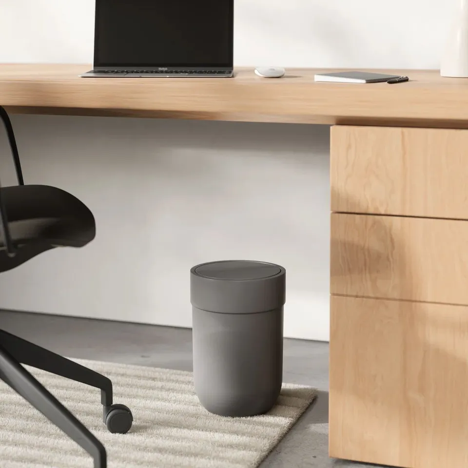 BOXED TOUCH UMBRA TOUCH RUBBISH BIN WITH LID, 8L (1.8 GALLON)