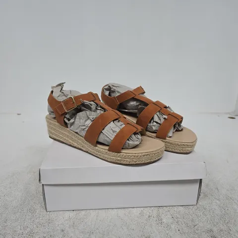SHOES BY EMMA BONNIE SANDALS TAN SIZE 8 BOXED