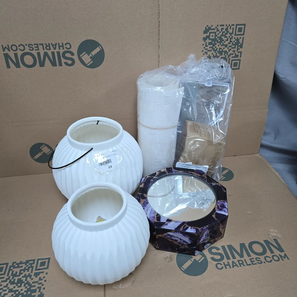 APPROXIMATELY 8 ASSORTED ITEMS TO INCLUDE GARDEN REFLECTIONS LIGHTS, AURAGLOW WIRE LIGHTS, CANDLE PODIUM, ETC - COLLECTION ONLY