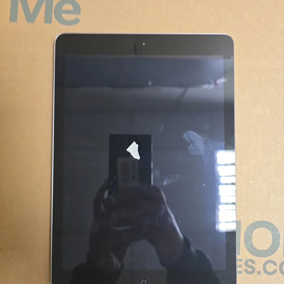 APPLE IPAD TABLET - A1474