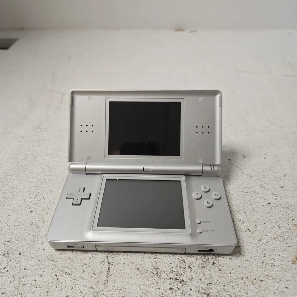 NINTENDO DS LITE (SILVER) HANDHELD CONSOLE – USG-001