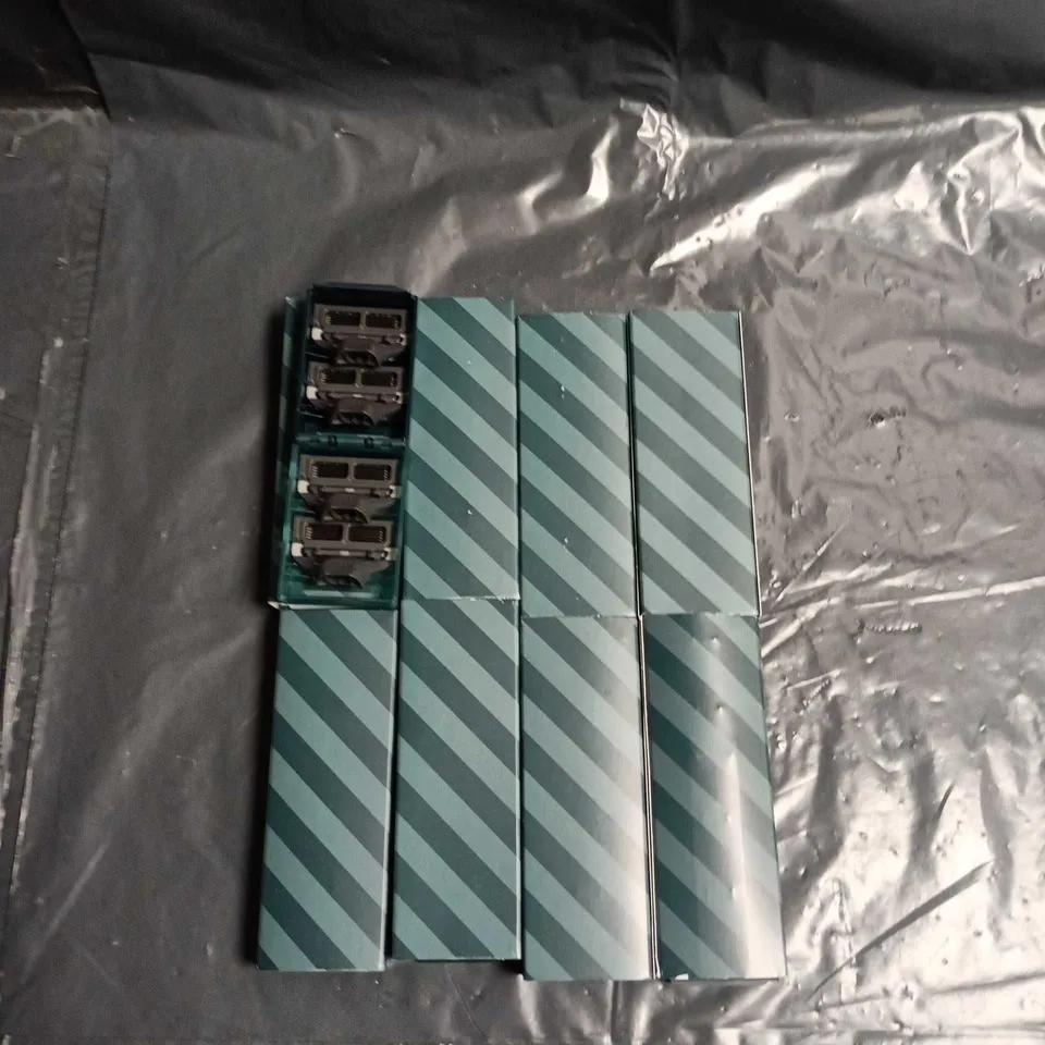 HARRY'S REPLACEMENT BLADES 4 IN EACH BOX (8 BOXES)