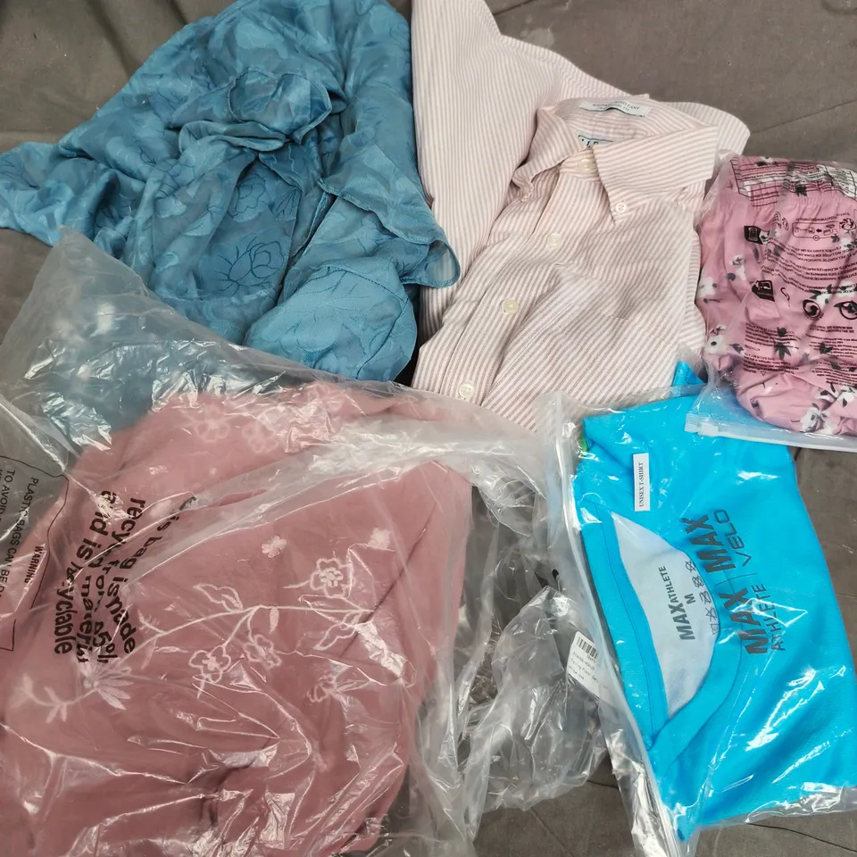 APPROXIMATELY 35 ASSORTED CLOTHING ITEMS IN VARIOUS SIZES, STYLES & COLOURS TO INCLUDE BRANDS SUCH AS MAX ATHLETE, L.L BEAN, HALARA, ETC - COLLECTION ONLY