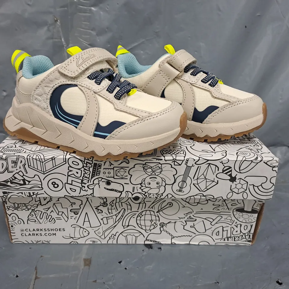BOXED PAIR OF CLARKS PLAY PRINTS KIDS SHOES IN MULTI SIZE UK 7