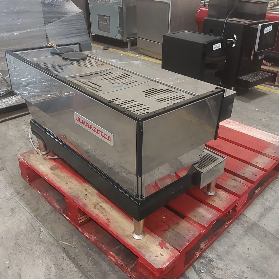 LA MARZOCCO COMMERCIAL 3 GROUP COFFEE MACHINE