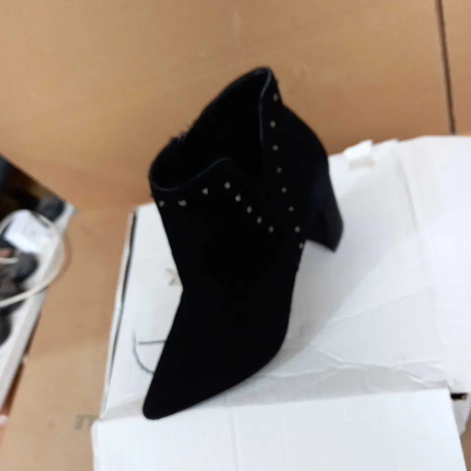 MF CLIENT ANKLE BOOT SIZE 5 