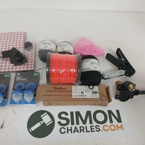 ASSORTED HOUSEHOLD PRODUCTS TO INCLUDE; CRAFTS & HOBBY LOT: YARN, DEJA VU THREAD, PINK FLUFF, ORANGE 3D FILAMENT, DIGITAL ANGLE RULER & ASSORTED TOOLS