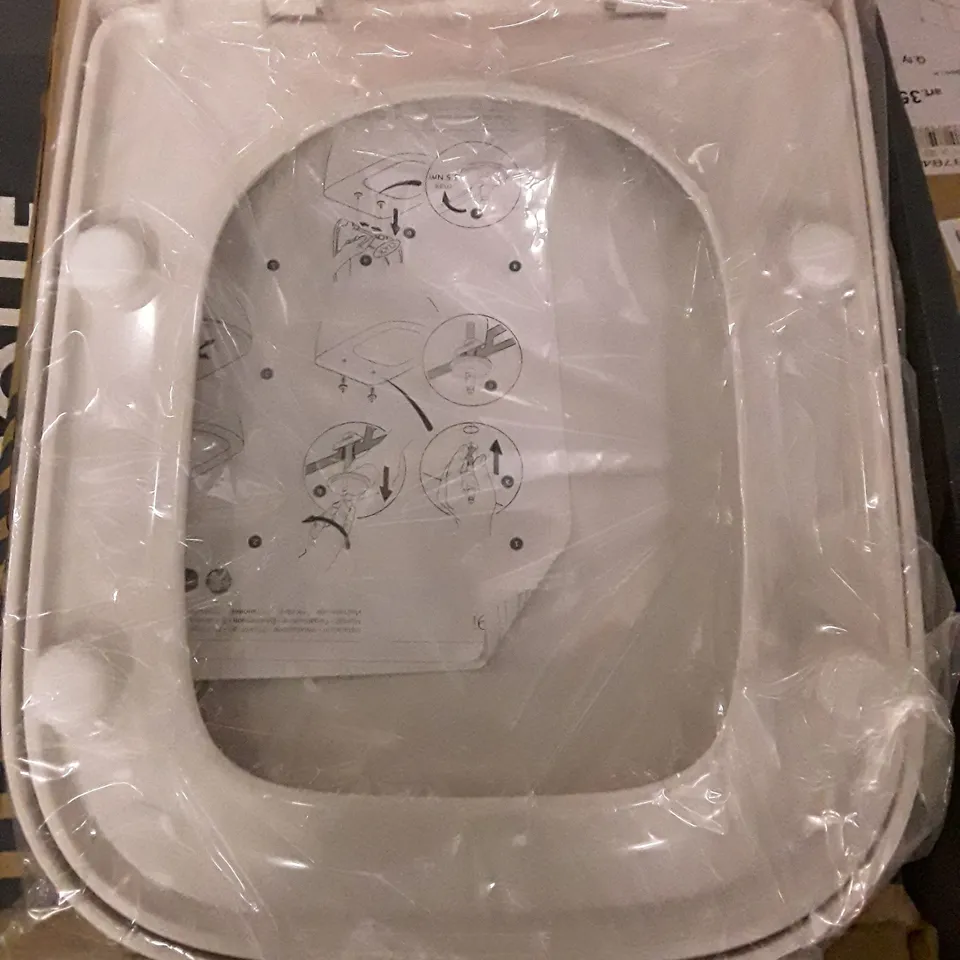 BOXED IDEAL STANDARD TOILET SEAT