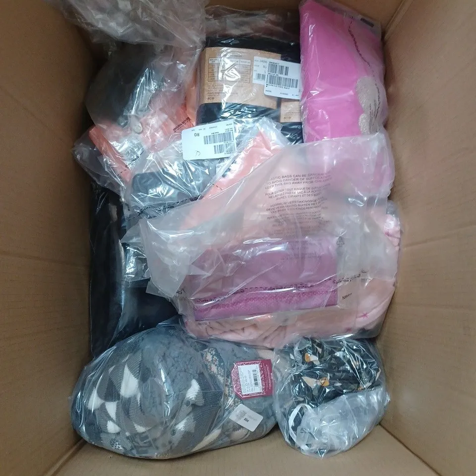 APPROXIMATELY 20 ASSORTED CLOTHING IN VARIES SIZES AND COLOURS 