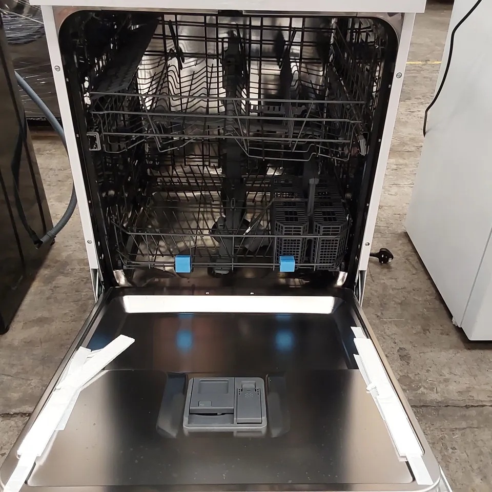 HISENSE FREESTANDING DISHWASHER - WHITE