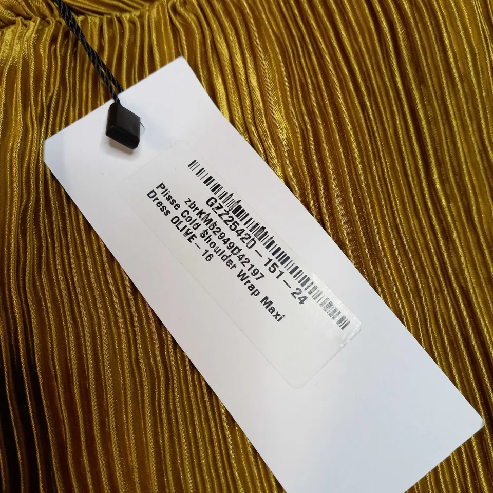 BOOHOO OLIVE PLISSE COLD SHOULDER WRAP MAXI DRESS - SIZE 18