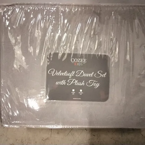 BOXED BRAND NEW COZEE KIDS DUVET SET WITH PUSH TOY , DOUBLE , GREY