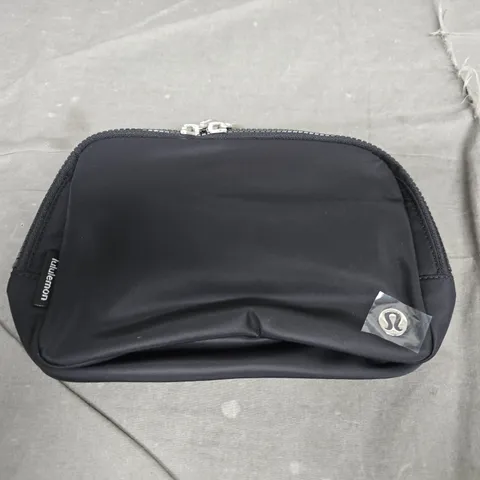 LULULEMON EVERYWHERE BELT BAG LARGE – BLACK