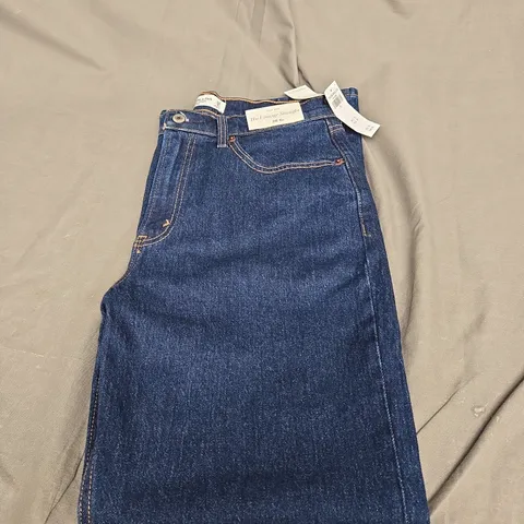 ABERCROMBIE AND FITCH VINTAGE STRAIGHT LEG DENUM JEANS SIZE W28