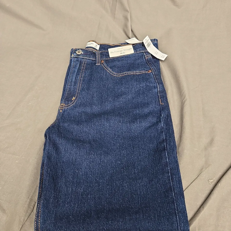 ABERCROMBIE AND FITCH VINTAGE STRAIGHT LEG DENUM JEANS SIZE W28