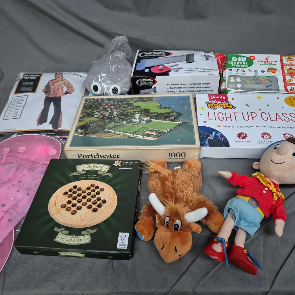 QUANTITY OF ASSORTED TOYS TO INCLUDE NODDY, JIGSAWS, AND HIPPIE OUTFIT ETC. 