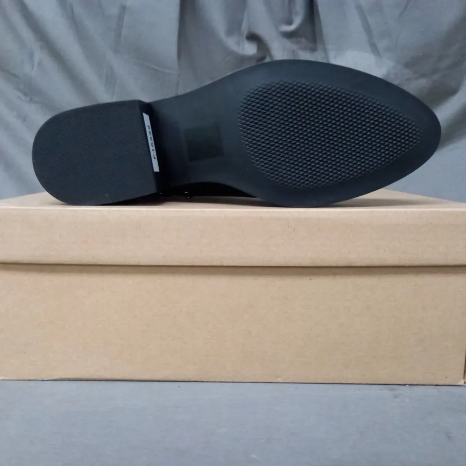 BOXED PAIR OF STEVE MADDEN CADE LEATHER ANKLE BOOTS IN BLACK UK SIZE 3