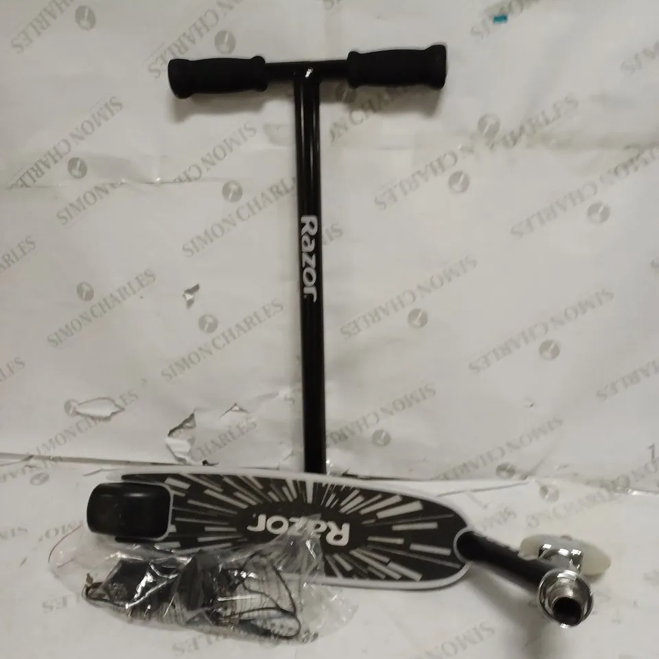 RAZOR ELECTRIC TEKNO 12 VOLT SCOOTER  RRP £199.99
