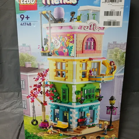 LEGO FRIENDS HEARTLAKE CITY COMMUNITY CENTRE 41748