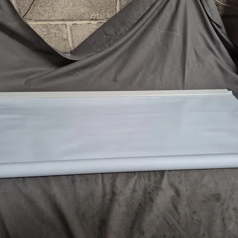 ROLLER BLIND WITH WHITE HEADRAIL – WHITE FABRIC 