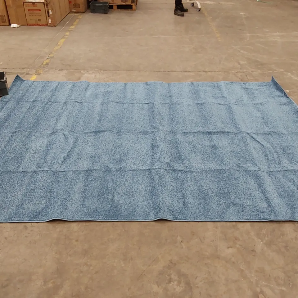 SYMPLE STUFF RUG SHORT PILE IN BLUE - APPROXIMATELY 335 x 235CM