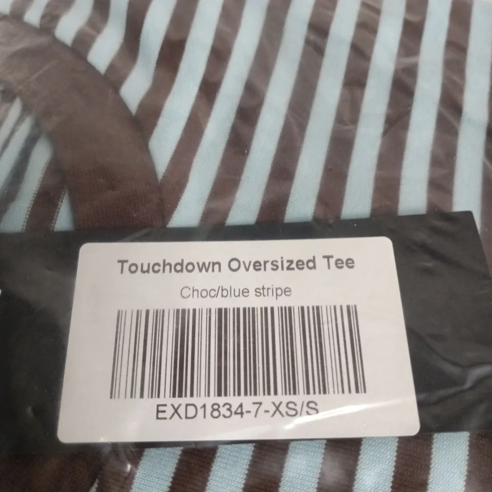 WHITE FOX TOUCHDOWN OVERSIZED TEE – CHOCOLATE & BLUE STRIPE (XS/S)