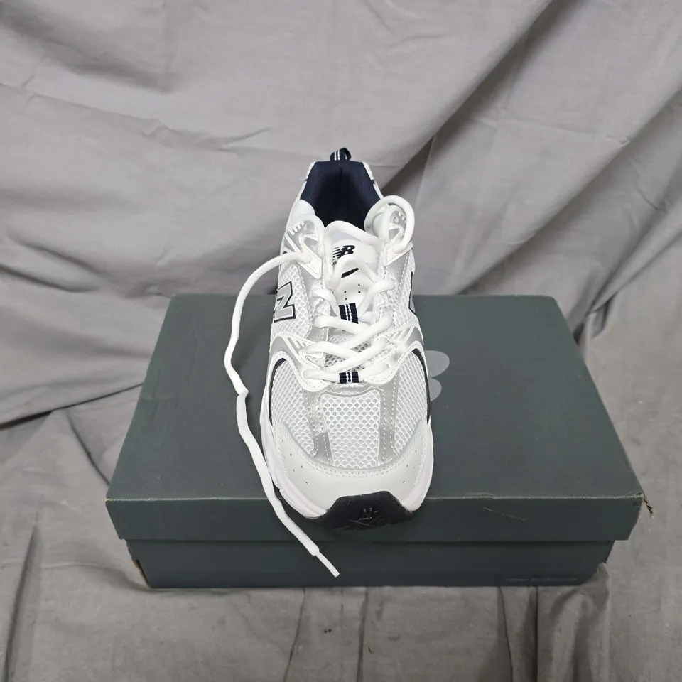 BOXED PAIR OF NEW BALANCE 530 SNEAKERS – WHITE, MEN'S - SIZE 6