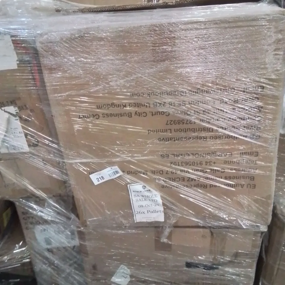 PALLET CONTAINING VARIOUS ASSORTED RATTAN FURNITURE PARTS