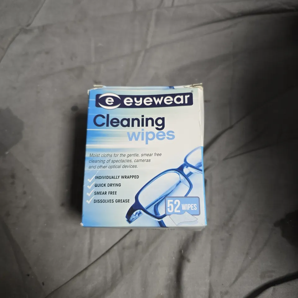 APPROXIMATELY 20 ASSORTED HEALTH AND BEAUTY PRODUCTS INCLUDING OLAY RESTORING BODY LOTION , DOVE BODY WASH AND EYEWEAR CLEANING WIPES 