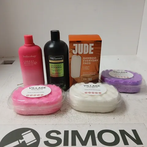 TOTE OF APPROXIMATELY 25 ASSORTED COSMETIC ITEMS TO INCLUDE CHERRY BLOSSOM BODY WASH, TRESEMME SHAMPOO, VILLAGE WAX MELTS, BAMBOO EVERYDAY PADS ETC