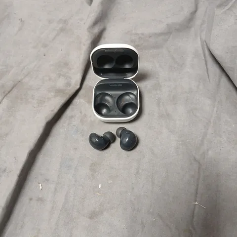 SAMSUNG WIRELESS EARBUDS WITH WHITE CHARGING CASE – AKG SOUND