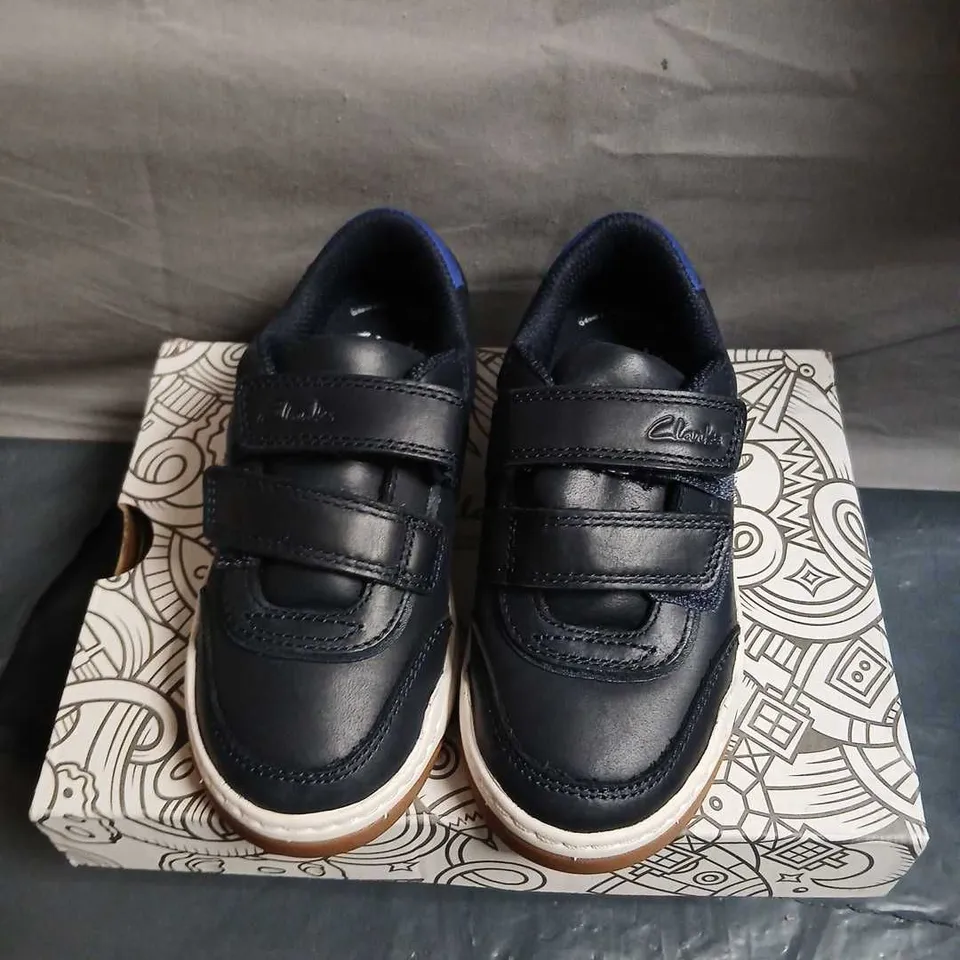 CLARKS URBAN SOLO K NAVY KIDS’ VELCRO TRAINERS – UK 10 (EUR 28)